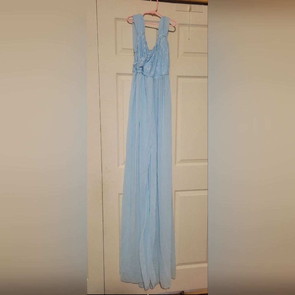 🩵Lace Baby Blue Maternity Dress. Size XL. Slit in front for the baby bump.